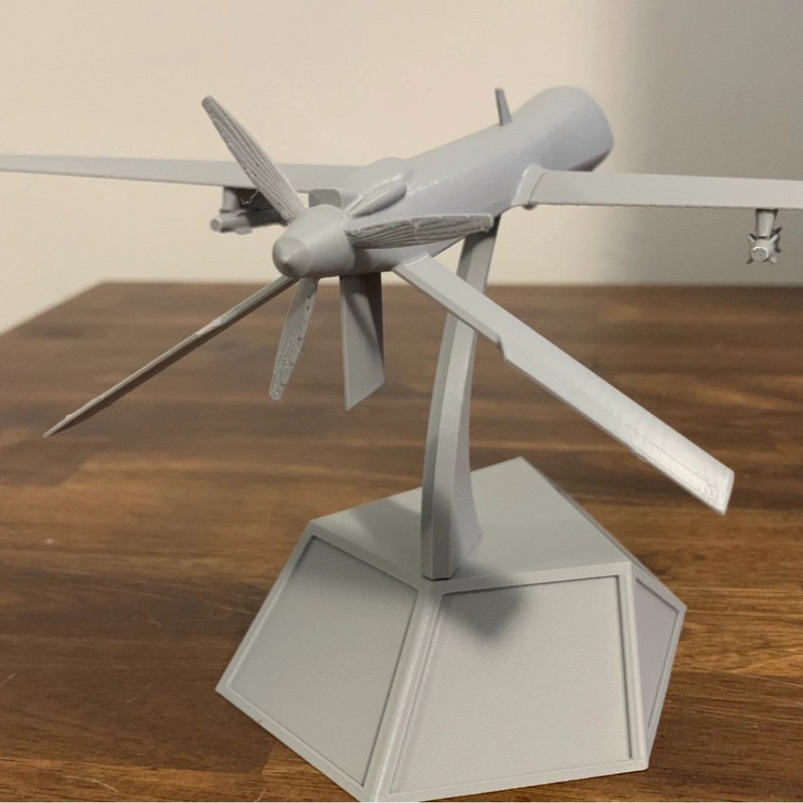 3D 프린팅된 미국 MQ-1B 프레데터 드론 실물 모형 - Drone 3D Modeling 리뷰 및 가격